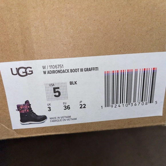 Women’s UGG Adirondack Boot - Picture 7 of 8